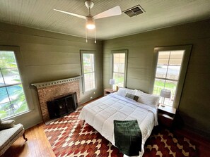 4 多间卧室、办公桌、WiFi