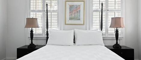 Iron/ironing board, bed sheets