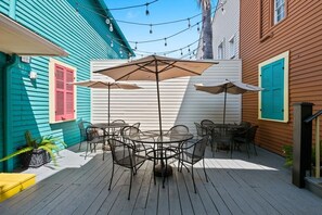 Outdoor dining - Charming Studio. Perfect Location for Jazz in NOLA (New Orleans)