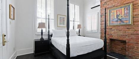 Iron/ironing board, bed sheets