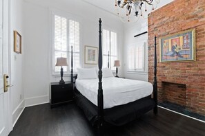 Iron/ironing board, bed sheets