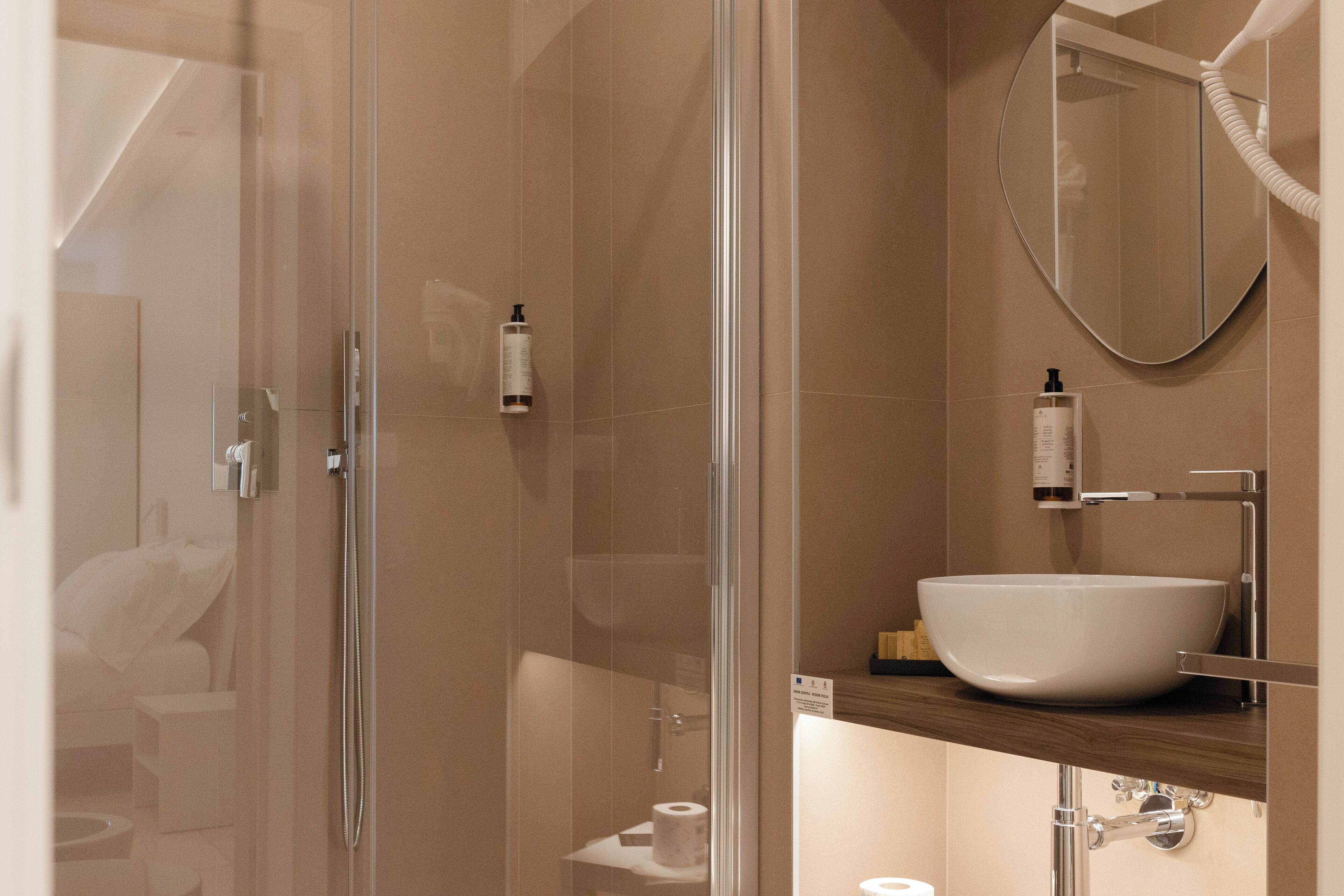 Dusche, Haartrockner, Bidet, Handtücher