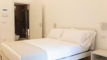 1 Schlafzimmer, Zimmersafe, Schreibtisch, Bügeleisen/Bügelbrett