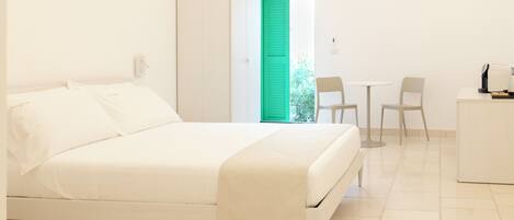 1 bedroom, in-room safe, desk, iron/ironing board