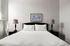 Iron/ironing board, bed sheets