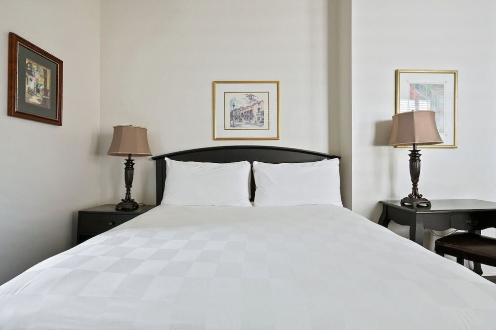 Fer et planche à repasser, draps fournis