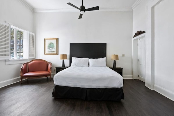 Iron/ironing board, bed sheets