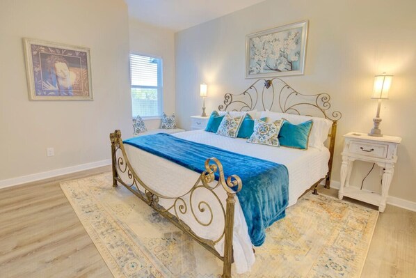 3 bedrooms, desk, iron/ironing board, travel crib