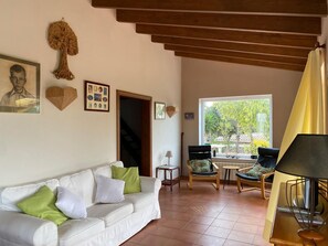 Smart TV, fireplace, ping pong, books - Casa Nika Finca Menorquina an oasis of tranquility with pool and gardens  (Llucmaçanes)