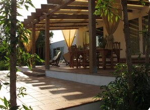 Outdoor dining - Casa Nika Finca Menorquina an oasis of tranquility with pool and gardens  (Llucmaçanes)