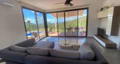 Casa Alfarobeira, vila for 4P+baby with private pool in natural protect erea