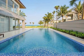 Outdoor pool - Oceanfront Elegance: 7-br Villa in Luxury Resort (Da Nang)