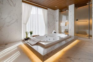 Villa, letti multipli, accesso alla piscina, vista piscina (D6 Beachfront NO BF) | Bagno | Set di cortesia firmato
