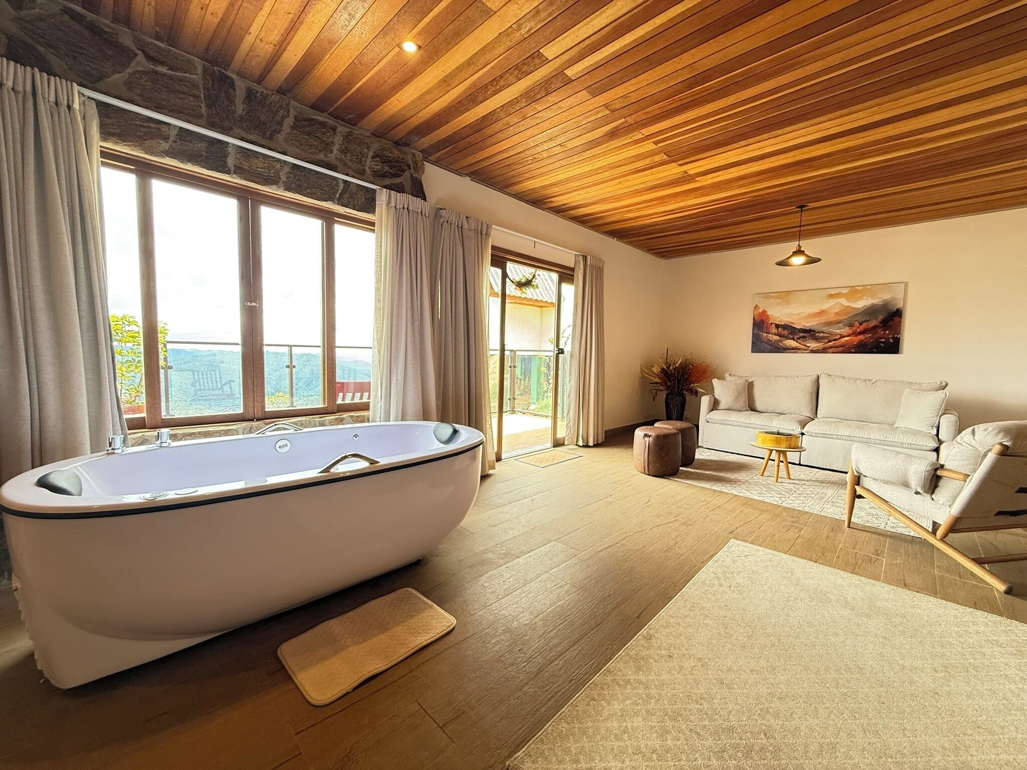 Chalet Premium, vue montagne | Coin séjour | TV connectée de 32 pouces avec chaînes numériques, Netflix