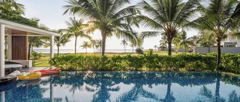 Kolam renang outdoor