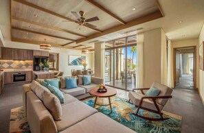 42-inch flat-screen TV with digital channels - Luxe 5BR Villa: Beachfront Breakfast Pool (Da Nang)