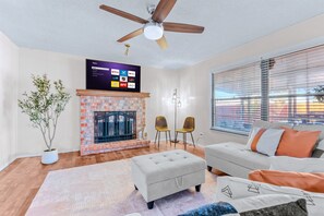 Smart TV, fireplace