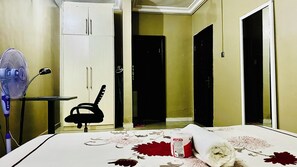 1 bedroom, desk, iron/ironing board, WiFi