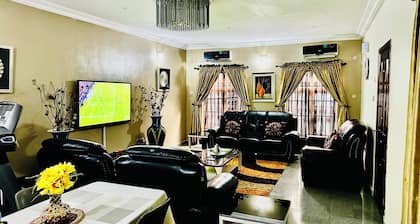 Luxury Poolside Suite / 1BR / Quiet Location with Free Wifi and Cable