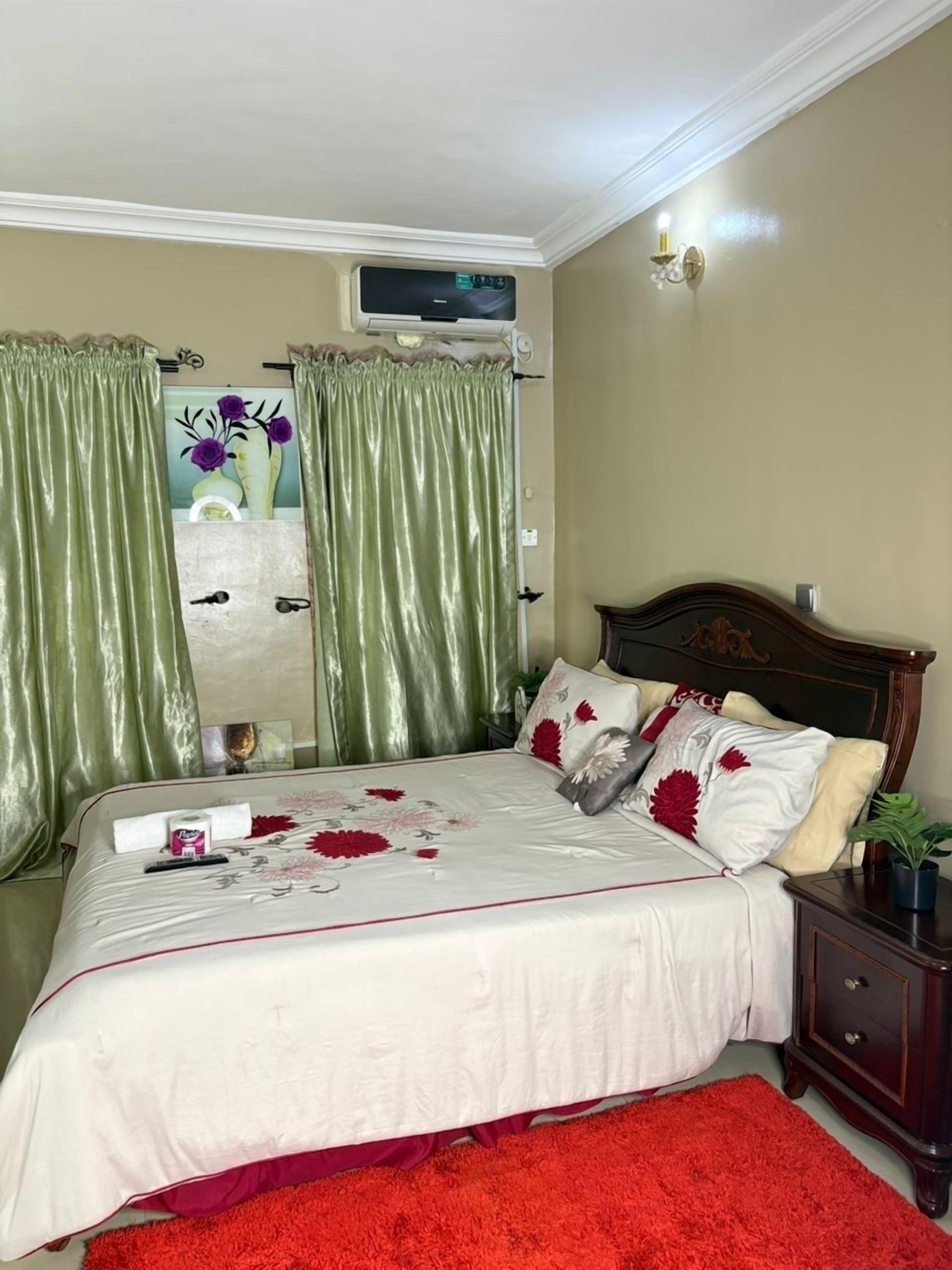 1 soverom, skrivebord, strykejern/-brett og wi-fi