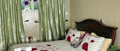 1 soverom, skrivebord, strykejern/-brett og wi-fi