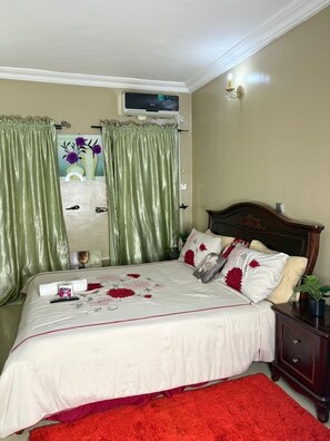 1 bedroom, desk, iron/ironing board, WiFi