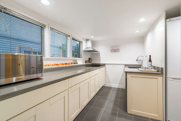 Réfrigérateur, micro-ondes, lave-vaisselle, bouilloire électrique