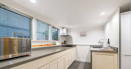BudgetWise Basement near Airport, UBC, Downtown in Vancouver