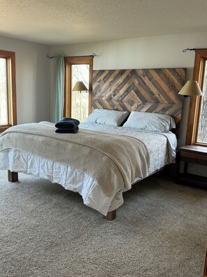 4 bedrooms, WiFi, bed sheets