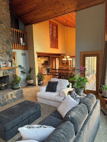 Ugly Duckling Lodge - Swan Lake Retreat