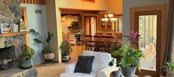 Ugly Duckling Lodge - Swan Lake Retreat