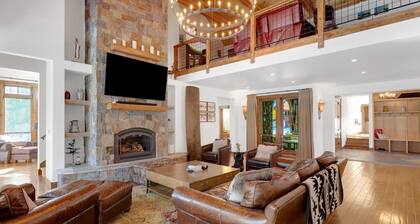 NEW! 4BR Cabin w/ Hot Tub – Ultimate Truckee Escape