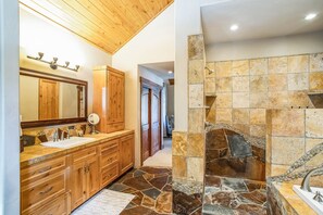 Douche, serviettes fournies