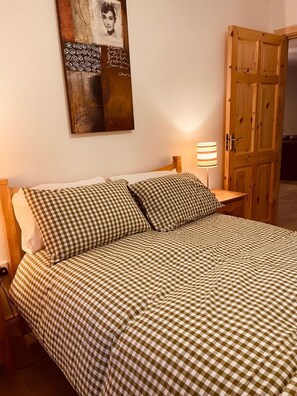 2 chambres, fer et planche à repasser, Wi-Fi gratuit, draps fournis