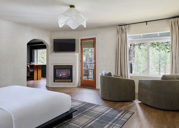 Fir: 1 King Bed, Non Smoking, River View, Balcony, Fireplace (No Pets) | Individually decorated, individually furnished, iron/ironing board - All Seasons River Inn (Leavenworth)