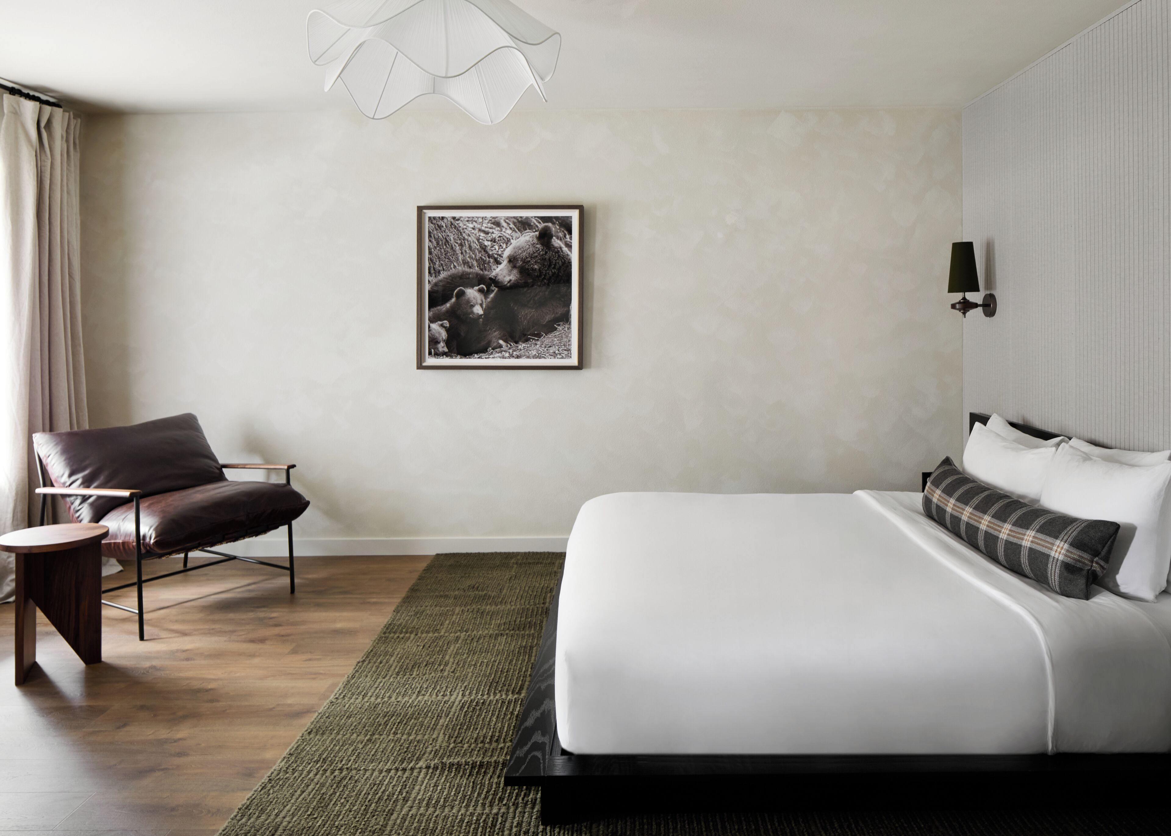 Pine, King Bed. River View. Balcony | Individualmente decorados, individualmente mobiliados