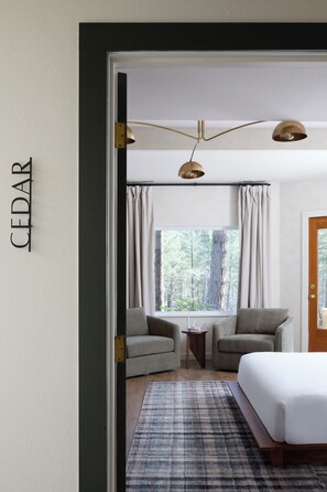 Individually decorated, individually furnished, iron/ironing board - All Seasons River Inn (Leavenworth)