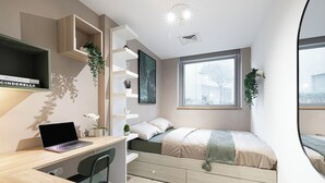 Een moderne slaapkamer met een bureau, bed en inbouwplanken.
