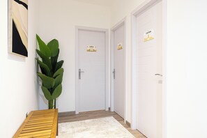 Blackout drapes, iron/ironing board, free WiFi - The Luxury Downtown Co-living (Dubai)