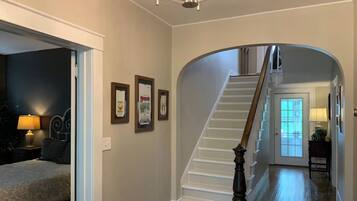 5 bedrooms, desk, iron/ironing board, travel cot