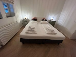 2 bedrooms, desk, free WiFi, bed sheets