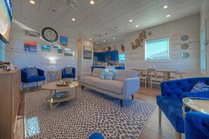 House (4 Bedrooms) | Interior - Cart-friendly Boardwalk to the Beach Private Pool, Firepit & Pond Views 361 Bayview (Port Aransas)