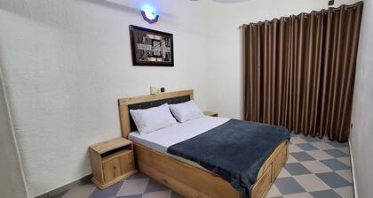Room-deluxe Queen Size Bed & Saloon