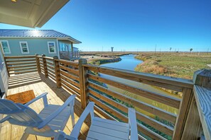 House | 4 bedrooms - Cart-friendly Boardwalk to the Beach Private Pool Firepit Pond Views Bayview (Port Aransas)