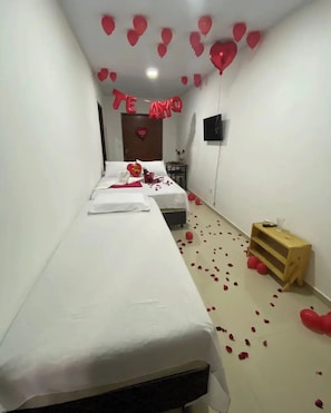 6 chambres, fer et planche à repasser, Wi-Fi, draps fournis