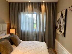 4 habitaciones, tabla de planchar con plancha, wifi y ropa de cama 