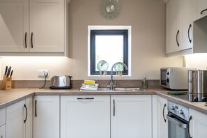Fridge, microwave, oven, dishwasher - A cottage that sleeps 4 guests  in 2 bedrooms (Sebergham)