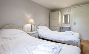 3 عدّة غرف نوم ومكواة/لوح كي وواي فاي مجانًا وملاءات أسرّة