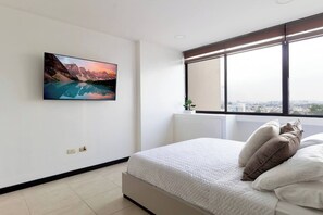 2 bedrooms, iron/ironing board, WiFi