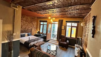 Premium Studio Suite | Living area | 55-inch Smart TV with satellite channels, video-game console, Netflix